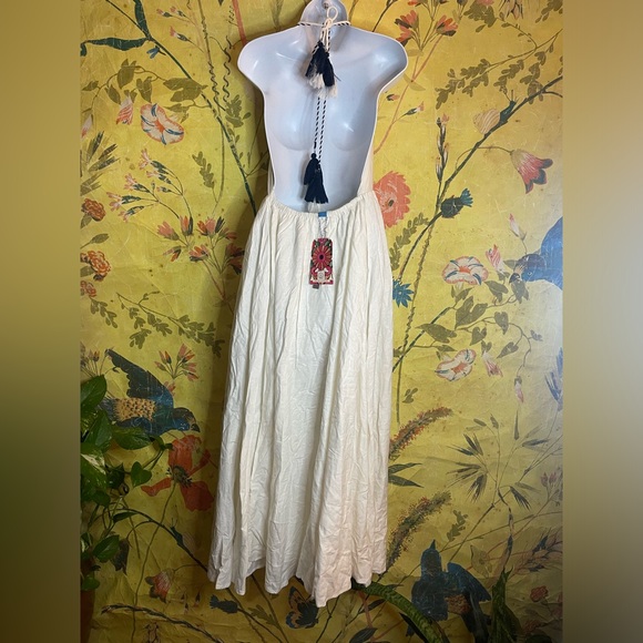 Anthropologie x Farm Rio Embroidered Halter Maxi Dress Linen
Backless White Navy - Picture 8 of 8